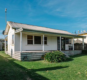 girl student makes item 3d printer 230311 5320.jpg 1