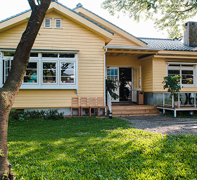 girl student makes item 3d printer 230311 5320.jpg