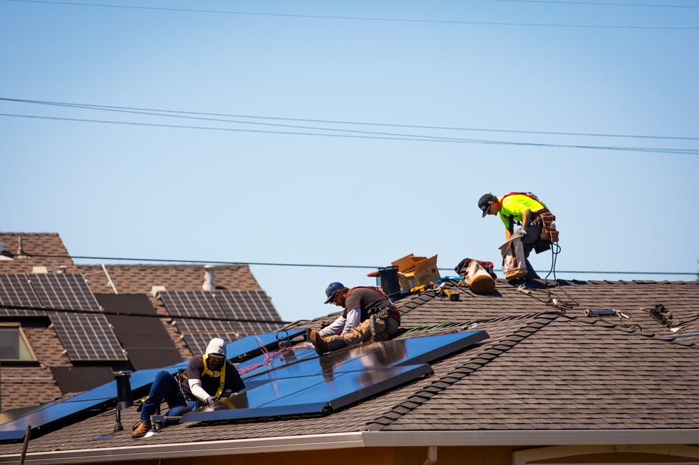 Sunnyvale,,Ca,Us, ,May,3,,2025:,Men,Technicians,Installing